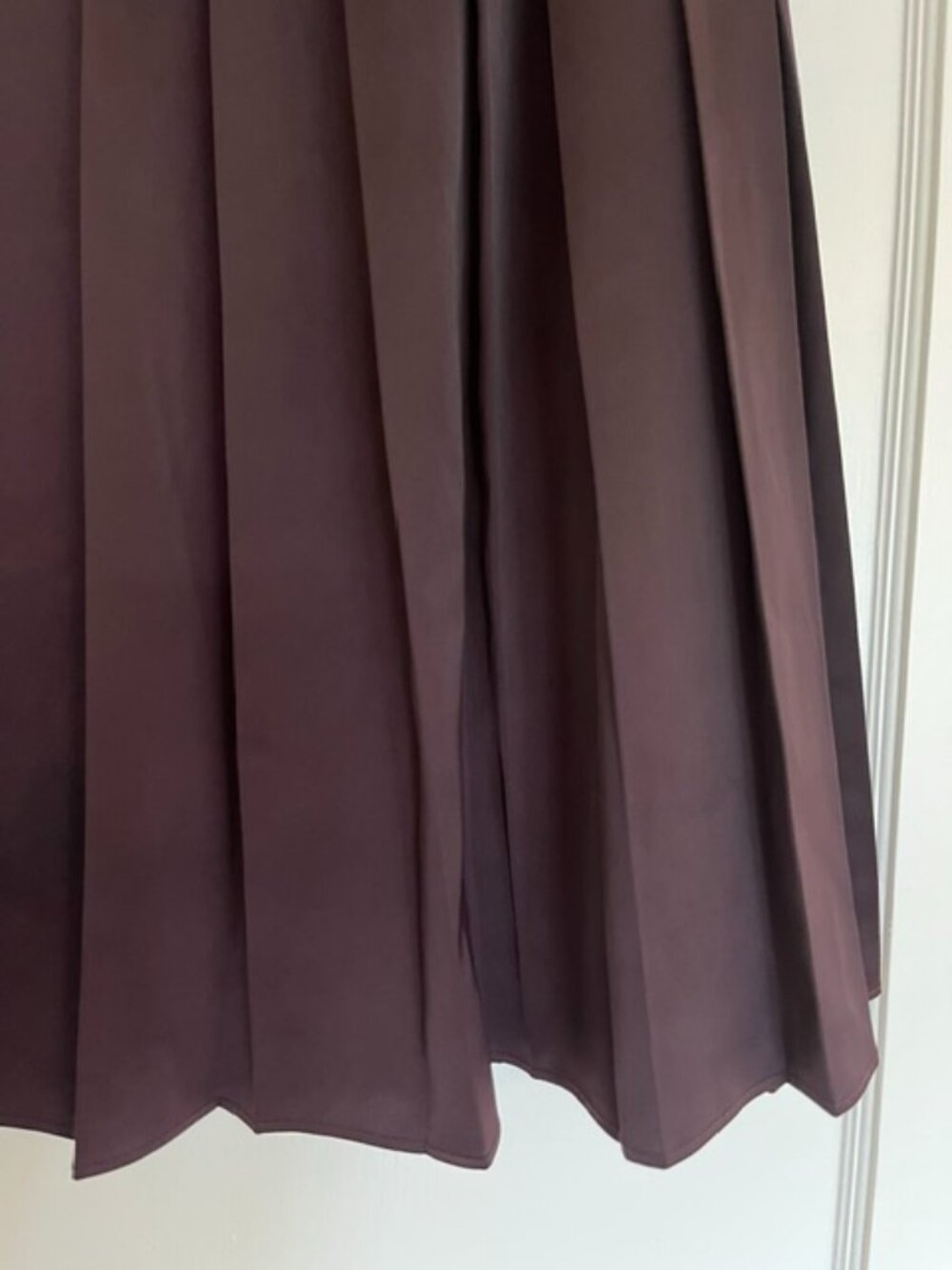 Uniqlo Satin Pleated Skirt in Wine | Size Small - Picture 6 of 8